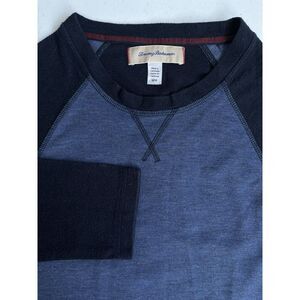 Tommy Bahama‎ Men's Medium Light Blue and Navy Long Sleeve Crew Neck T-Shirt